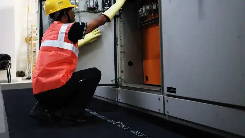 Can You Get an Electric Shock While Standing on an Electrical Mat 6 Can You Get an Electric Shock While Standing on an Electrical Mat